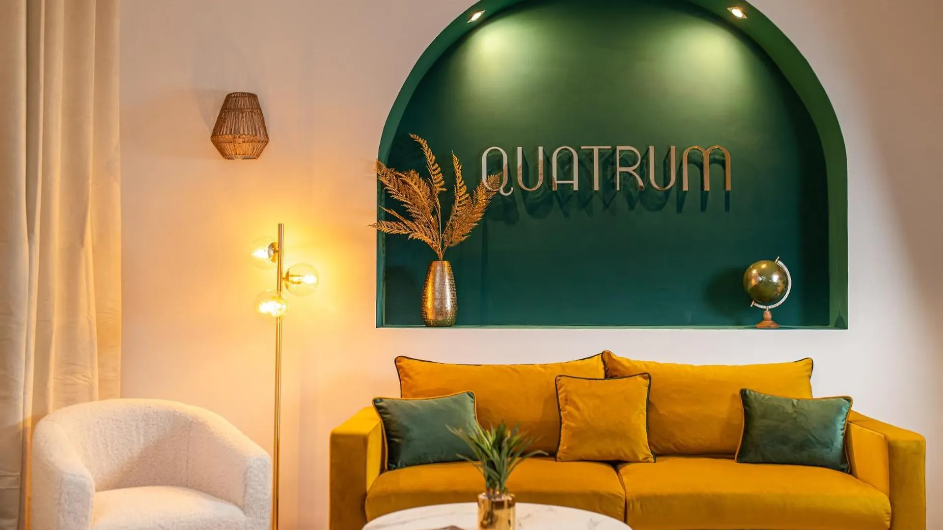 Quatrum Apartment 나폴리